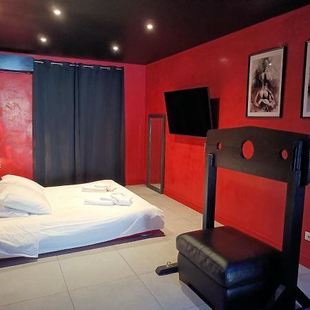 Appartement Balneo Et Sauna Prives The Red Room Могио Экстерьер фото