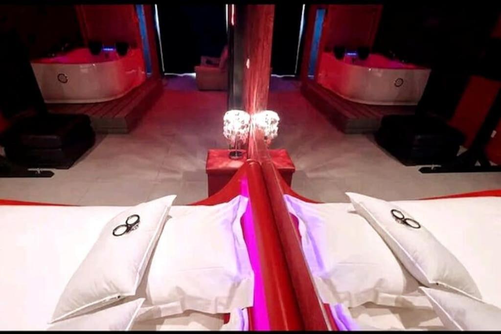 Appartement Balneo Et Sauna Prives The Red Room Могио Экстерьер фото