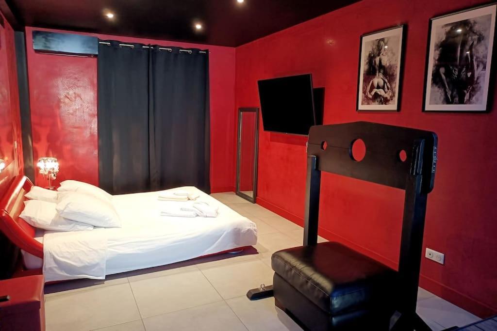 Appartement Balneo Et Sauna Prives The Red Room Могио Экстерьер фото