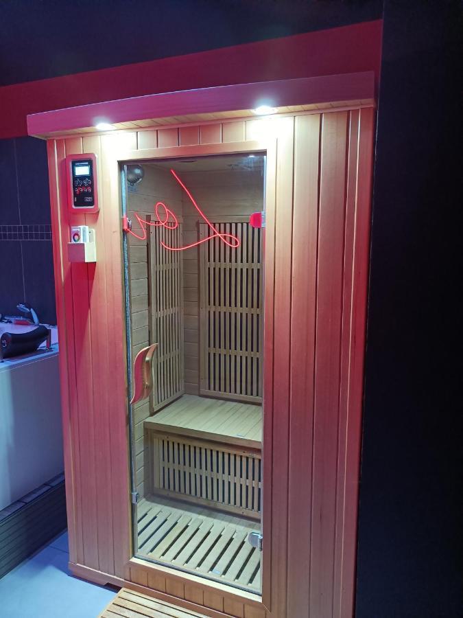 Appartement Balneo Et Sauna Prives The Red Room Могио Экстерьер фото