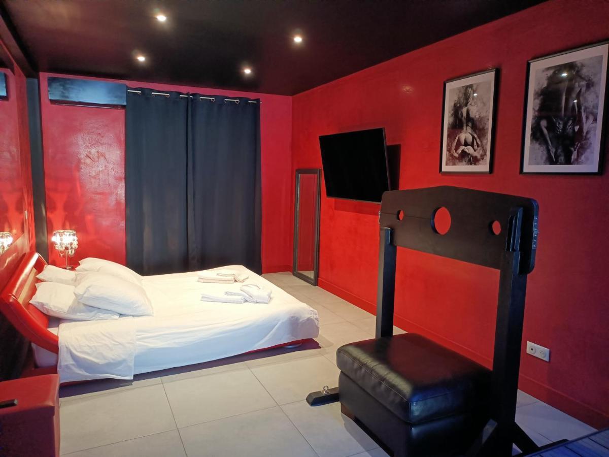 Appartement Balneo Et Sauna Prives The Red Room Могио Экстерьер фото